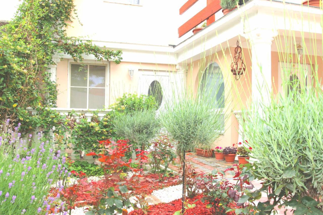 YOX apartment 4 Oradea Extérieur photo